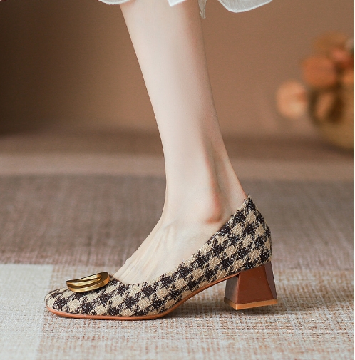 Wide and fat women's shoes with thick heels, new comfortable and versatile, wide and chubby feet with small heels